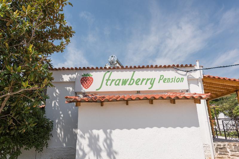 Strawberry Skiathos Ajía Paraszkeví Kültér fotó