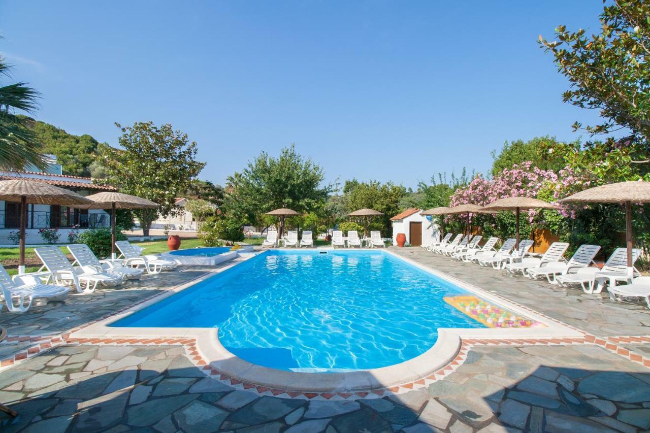 Strawberry Skiathos Ajía Paraszkeví Kültér fotó
