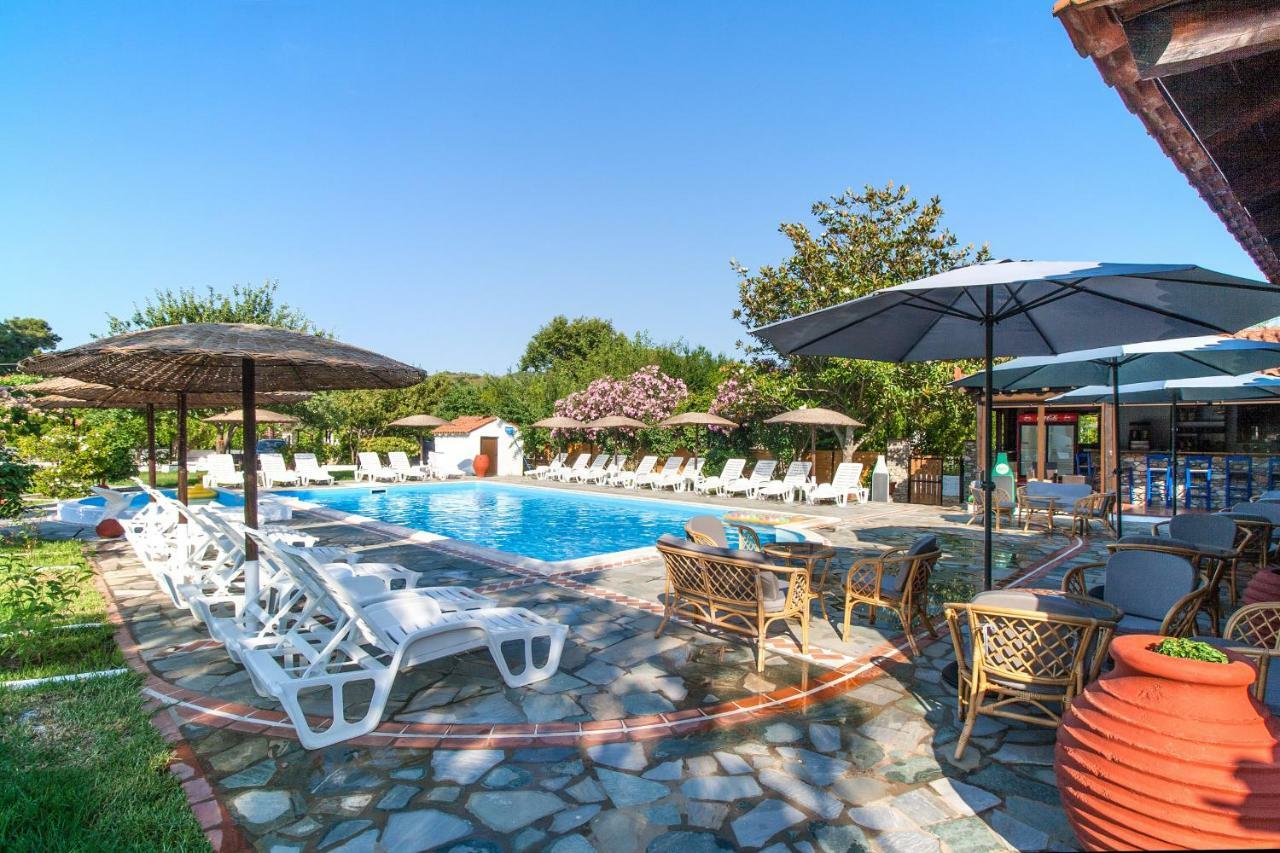 Strawberry Skiathos Ajía Paraszkeví Kültér fotó